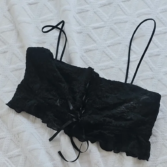 Colsie Black Lace Bralette - Picture 2 of 3